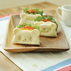 Süßer Sandwichmaker mit Bärengesicht