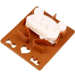 Süßer Sandwichmaker mit Bärengesicht