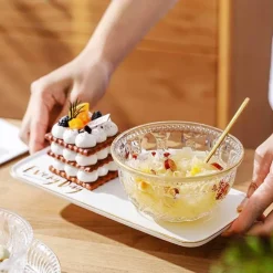 Servierschüssel aus geprägtem Glas – dekorative Schale