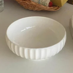 Servierschüssel aus Keramik – elegante Küchenschüssel mit vertikaler Maserung