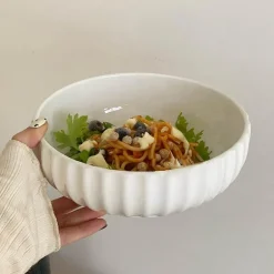 Servierschüssel aus Keramik – elegante Küchenschüssel mit vertikaler Maserung