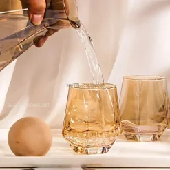 Set aus Wasserkocher und Saftkrug aus Kristallglas – elegantes, klares Trinkgeschirr