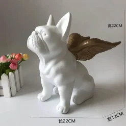 Skulptur mit schwarzen Bulldoggenflügeln – Keramik-Dekoration für Zuhause und Büro