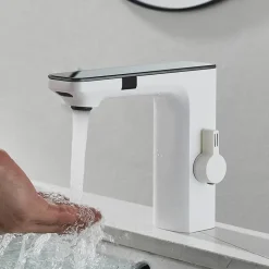 Smart Sensor Wasserhahn - Energieeffiziente Digitalanzeige