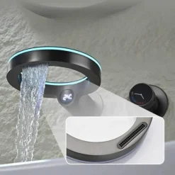 Smarter LED-Badezimmerhahn – Eleganter Wasserhahn im digitalen Design