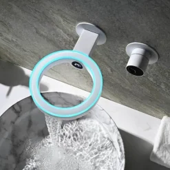 Smarter LED-Badezimmerhahn – Eleganter Wasserhahn im digitalen Design