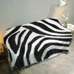 Sofabezug-Set mit nordischem Zebra-Print – minimalistische Kissendecke