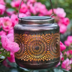 Solar Gartenlaternen – Dekorative Außenbeleuchtung