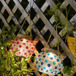 Solarlaterne mit Punkten – dekoratives Gartenlicht