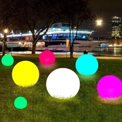 Solar-LED-Gartenkugelleuchte - Wasserdichtes, glänzendes Monddekor