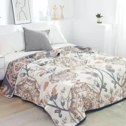 Sommerdecke aus Baumwollgaze – weicher Überwurf mit Blumenmuster für das Schlafsofa