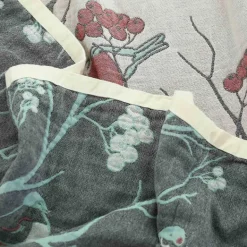 Sommerdecke aus Baumwollgaze – weicher Überwurf mit Blumenmuster für das Schlafsofa