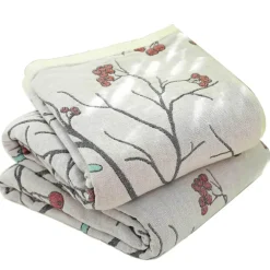 Sommerdecke aus Baumwollgaze – weicher Überwurf mit Blumenmuster für das Schlafsofa