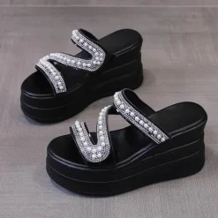 Sommer-Slipper mit hohem Plateau – stylisches Freizeitschuhwerk