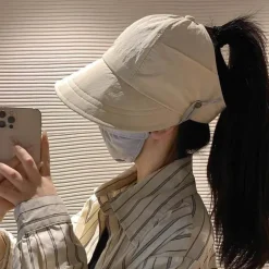 Sonnenschutzhut – Stylischer Sommermaskenhalter