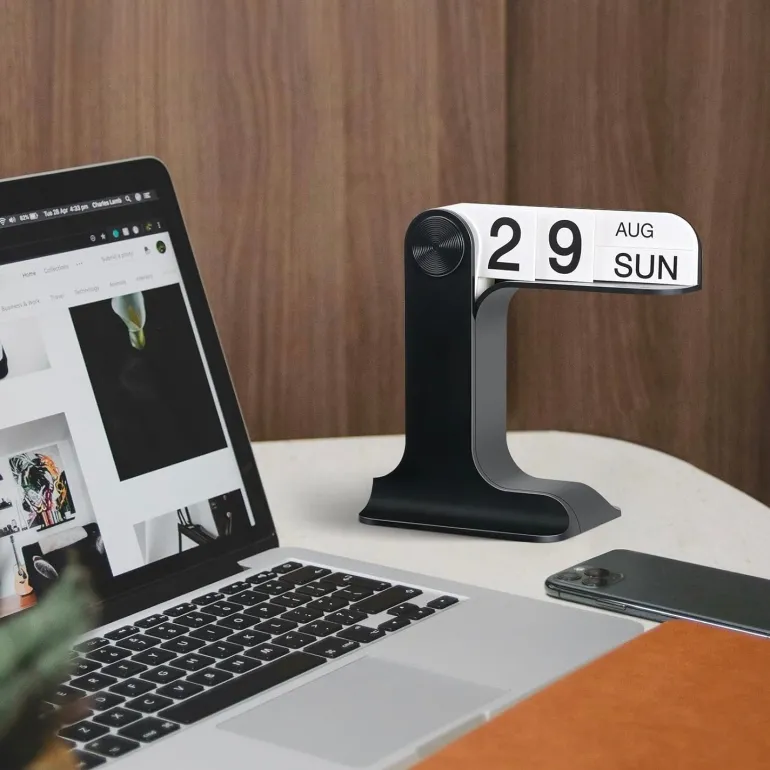 Standing Perpetual Flip Desk Calendar – Minimalist