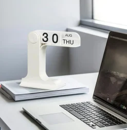 Standing Perpetual Flip Desk Calendar – Minimalist