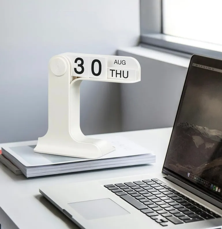 Standing Perpetual Flip Desk Calendar – Minimalist