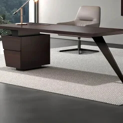 Stilvoller Büroschreibtisch aus Eiche – Eleganter Arbeitsplatz aus Holz