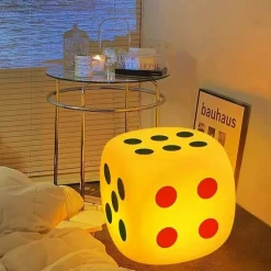 Stimmungsvolle Würfel-Stehleuchte – Stilvolle Nachttischbeleuchtung