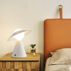 Strohhut-Tischlampe – Dekorative Beleuchtung für die Inneneinrichtung