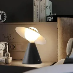 Strohhut-Tischlampe – Dekorative Beleuchtung für die Inneneinrichtung