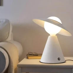 Strohhut-Tischlampe – Dekorative Beleuchtung für die Inneneinrichtung