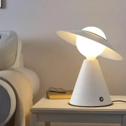 Strohhut-Tischlampe – Dekorative Beleuchtung für die Inneneinrichtung