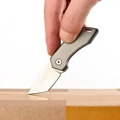 Taschenmesser aus Titan – Leichtes Werkzeug für den Schlüsselanhänger