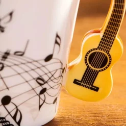 Tasse mit Akustikgitarre – 400 ml Keramik-Kaffeetasse für Musikliebhaber