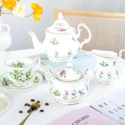 Teegeschirr-Set „Blume des Monats“ – Elegantes Trinkgeschirr für Zuhause und die Küche