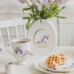 Teegeschirr-Set mit Blumenmuster – Teekanne, Tassen, Untertassen, Zucker, Milchbehälter, Vase, Teller