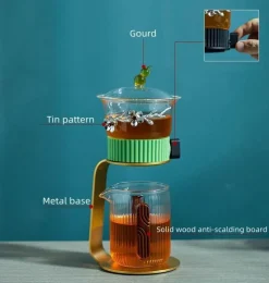 Teekanne aus Glas – Antikes, geheimnisvolles Blattdesign