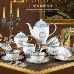 Teeservice aus Bone China – Teekanne aus Porzellan mit blauen Punkten, Tassen, Milchkännchen, Zuckerdose