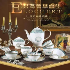 Teeservice aus Bone China – Teekanne aus Porzellan mit blauen Punkten, Tassen, Milchkännchen, Zuckerdose