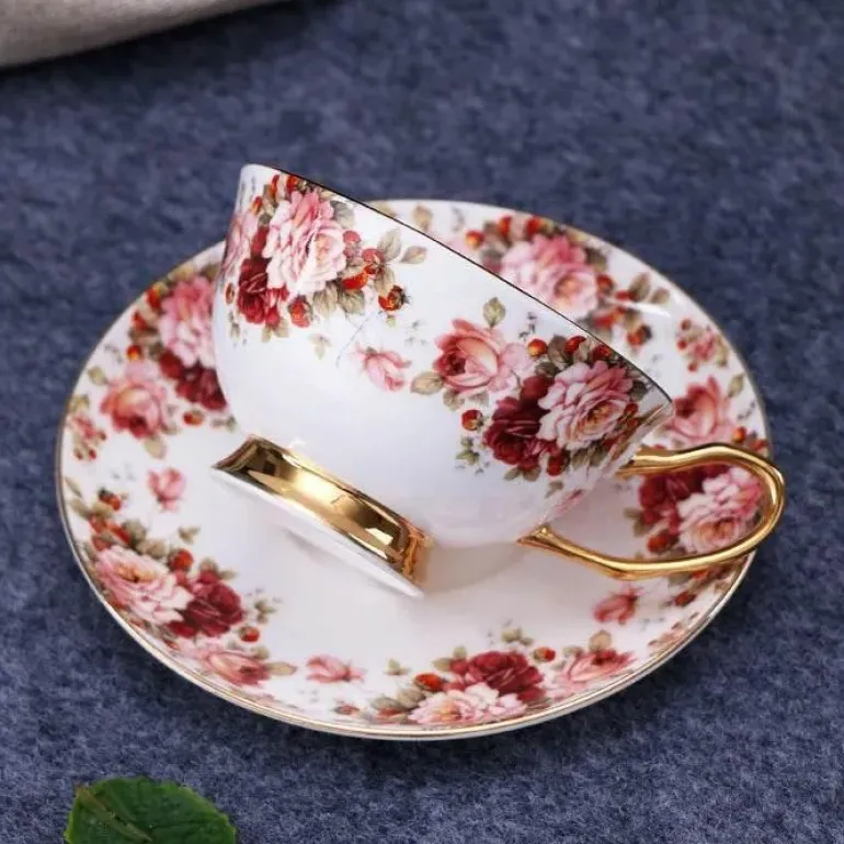 Teeservice aus Bone China mit Blumenmuster – Elegante 200-ml-Tasse mit Untertasse und Löffel