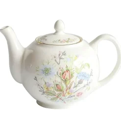 Teeservice aus Bone China: Teekanne, Teetasse, Untertasse, Obstteller, Tablett, Becher und Geschirr