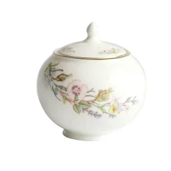 Teeservice aus Bone China: Teekanne, Teetasse, Untertasse, Obstteller, Tablett, Becher und Geschirr