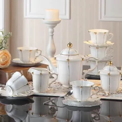 Teeservice aus Bone China – Elegante Kaffeekanne aus Porzellan, Milchkännchen, Zuckerdose