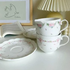 Teetassen-Set aus Keramik mit elegantem Rosenrelief-Design für Teeliebhaber