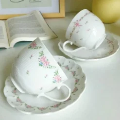 Teetassen-Set aus Keramik mit elegantem Rosenrelief-Design für Teeliebhaber