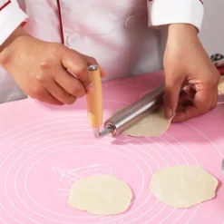 Teigroller aus Edelstahl – einfaches Backwerkzeug für Hobbyköche