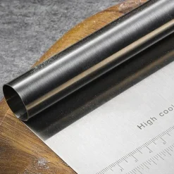 Teigschneider aus Edelstahl – unverzichtbares Backwerkzeug für Pizza und Gebäck