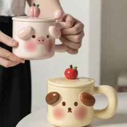 Tierbecher-Set – Schwein und Hund mit Deckel, Löffel und Untertasse für Kaffee