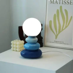 Tischlampe aus gestapelten Steinen – Kreative dekorative Leuchte