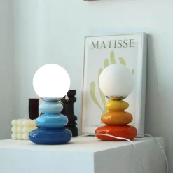 Tischlampe aus gestapelten Steinen – Kreative dekorative Leuchte