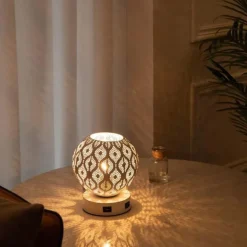 Tischlampe aus Schmiedeeisen – Elegante Beleuchtungsvorrichtung für Ihr Zuhause