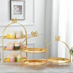 Tortenständer mit Perlen und Schleife – Elegante Dessert-Ausstellung