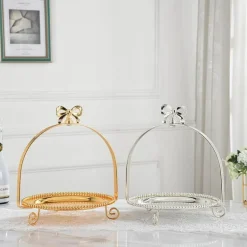 Tortenständer mit Perlen und Schleife – Elegante Dessert-Ausstellung