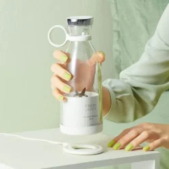 Tragbarer Mini-Fruchtsaftpresse - Smoothie-Mixer